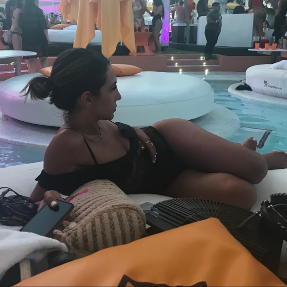 Meet your Posher, A - Picture 3 of 3